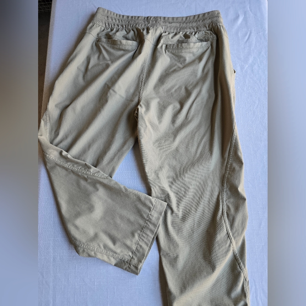 The North Face Tan Hiking Athleisure Gorpcore Capri Style Pants - Picture 3 of 11